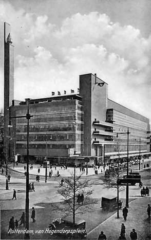 De Bijenkorf in Rotterdam. Foto van prentbriefkaart uit 1935, fotograaf onbekend